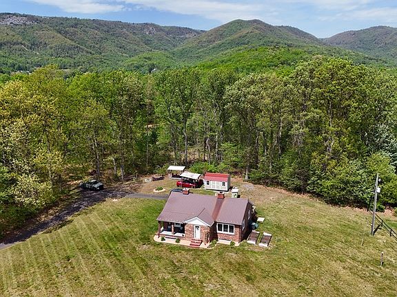 4th image of 60 Edwin Ln