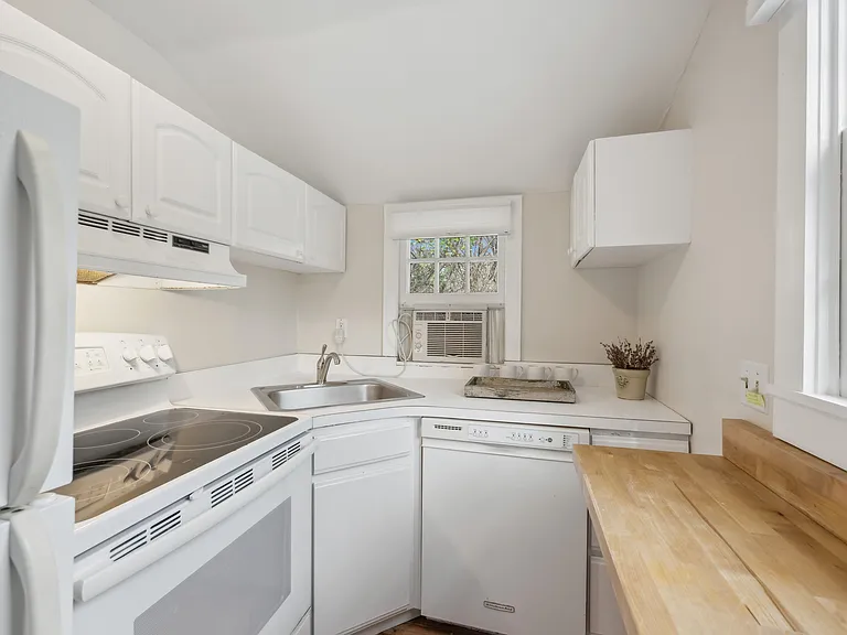 31 Wainscott Stone Rd — Photo 20