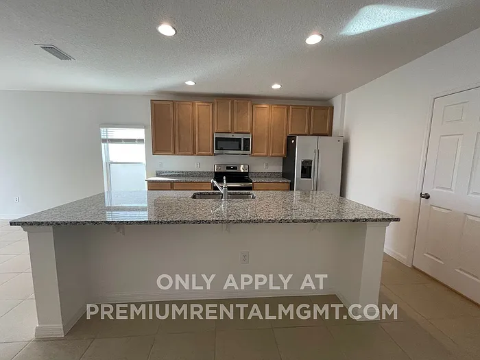 5566 Sabal Dr — Photo 2
