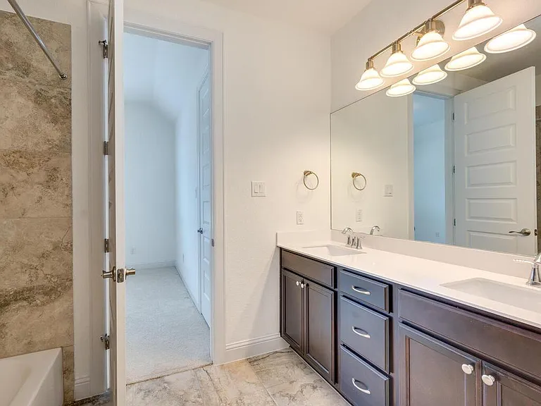 220 Oxbow Cv — Photo 27