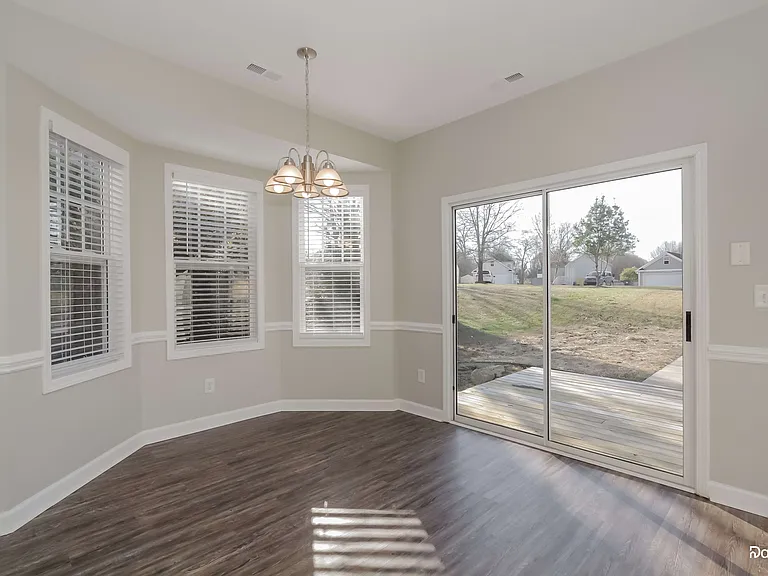 7943 Rolling Meadows Ln — Photo 6