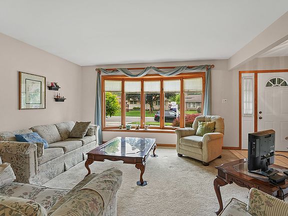 3rd image of 15707 Le Claire Ave