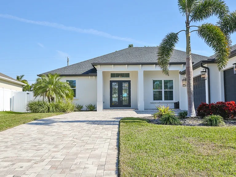 1115 Mallorca Dr — Photo 3