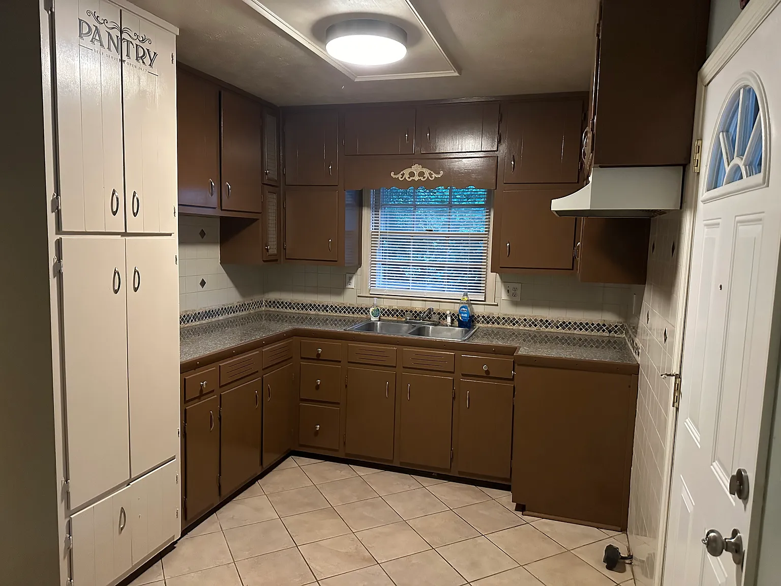 2 bed, 1.5 bath, 1203 sqft, $1,600 — Photo 4