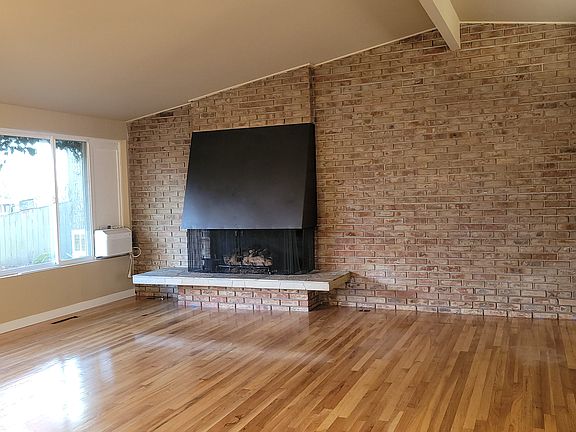 4th image of 204 110th Pl SE
