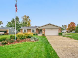 2635 Woodridge Dr, Jenison, MI 49428