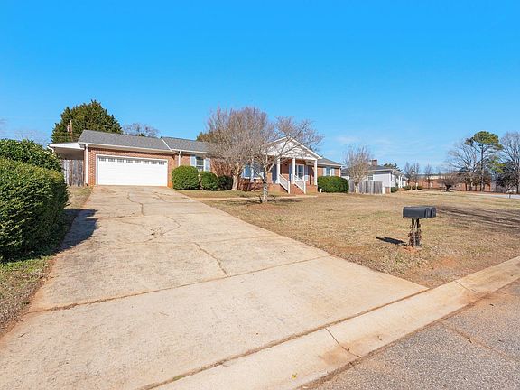 5th image of 4 Queensbury Dr