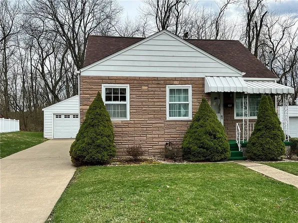 927 Sunset Blvd, Ellwood City, PA 16117