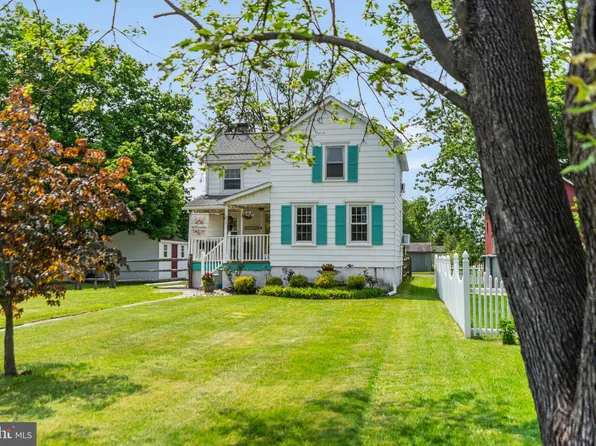 212 Hellertown Ave, Quakertown, PA 18951