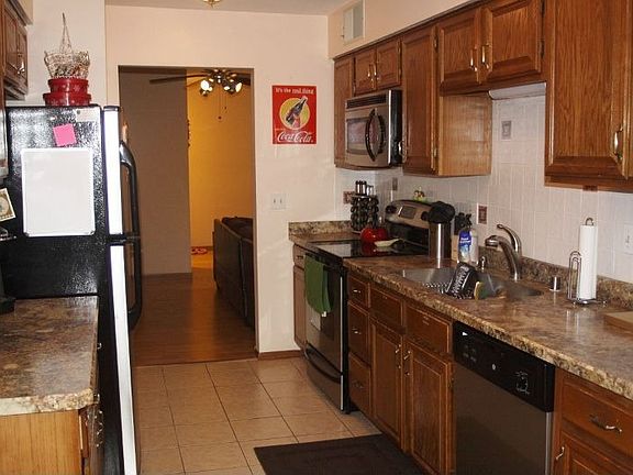 4th image of 3916 N Oakland Ave Unit 324