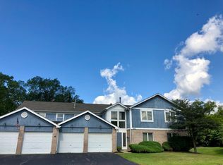 332 Frontage Rd APT 2A, Willowbrook, IL 60527