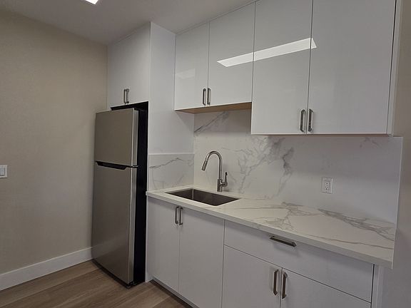 4th image of 551 Green Ave #2