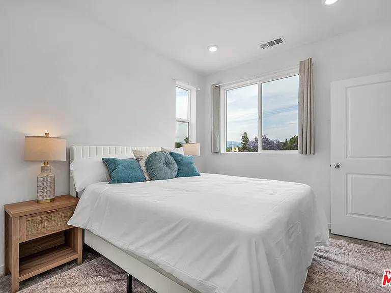 9431 Sepulveda Blvd #4 — Photo 9
