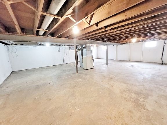 4th image of 9219 Stark Ave