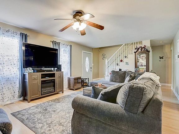 4th image of 125 Cedarwood Ave