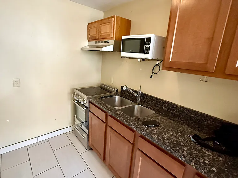 136 Washington St #4 — Photo 3
