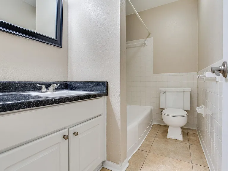 Chateau Apartments — Photo 49