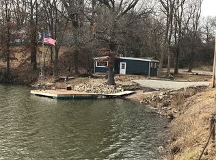 907 E 7th St, Pana, IL 62557