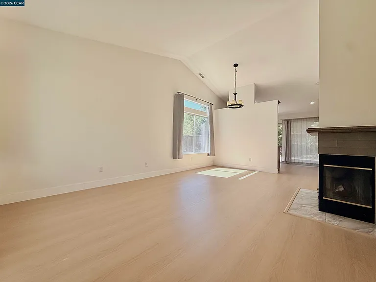 1746 Highland Cir — Photo 10