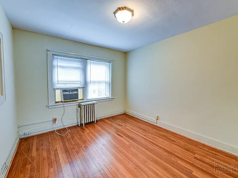 Salutaris Court — Photo 9