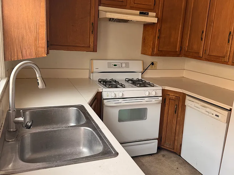 5151 Savannah St — Photo 4