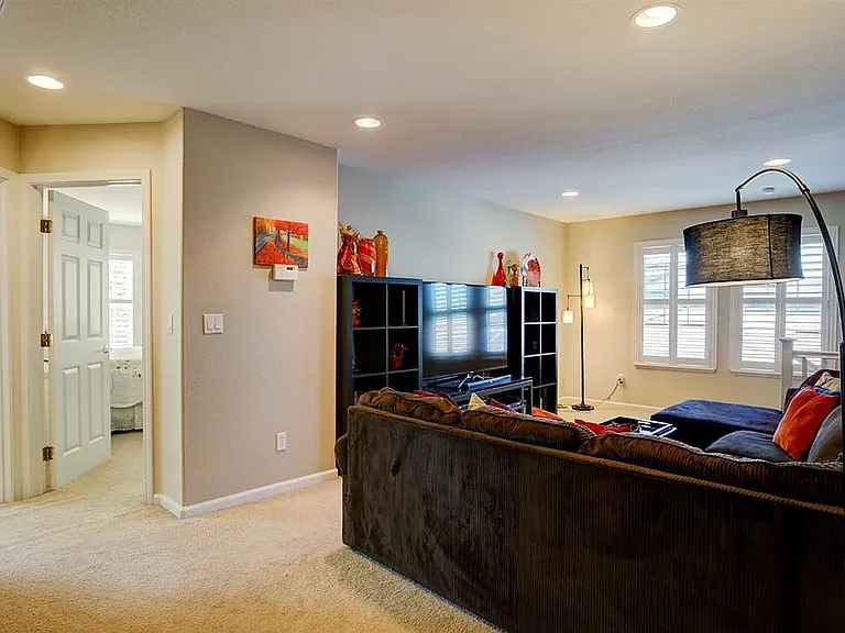 522 Woodlake Dr — Photo 8