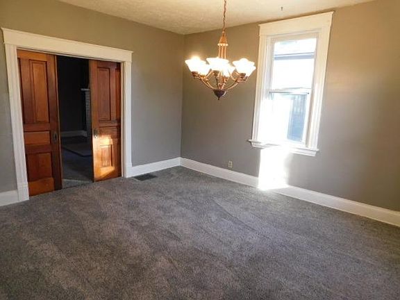 5th image of 2973 Wardall Ave