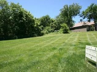 9755 Sunset Cir, Lenexa, KS 66220