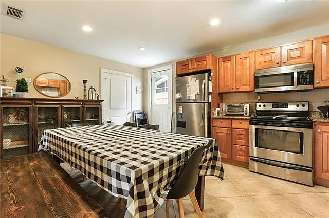 3 bed, 2.0 bath, 1289 sqft, $1,900 — Photo 4