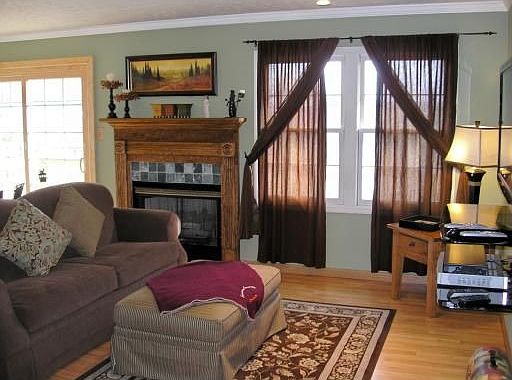 Great Room w/ Gas Fireplace