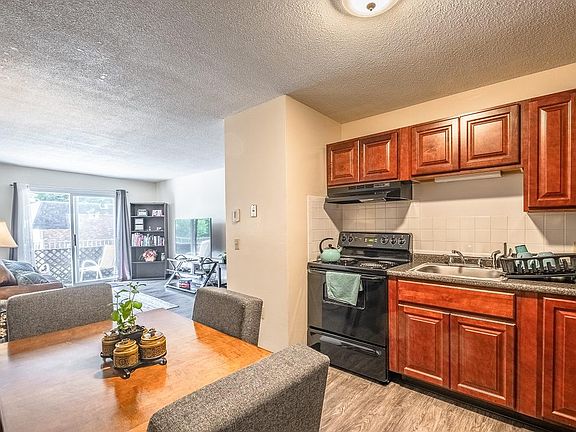 3rd image of 142 Main St #7c6d9444b