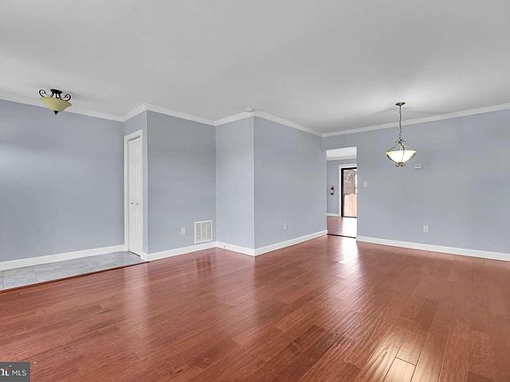 4th image of 86 Danbury Ct