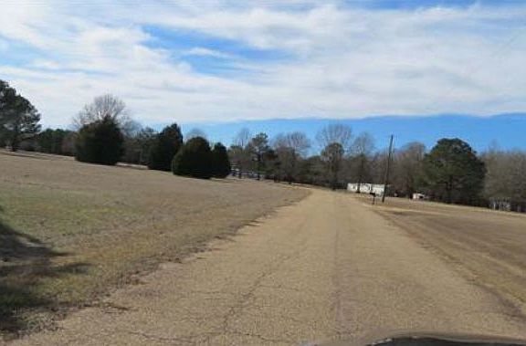 5th image of 65 Laurie Ln