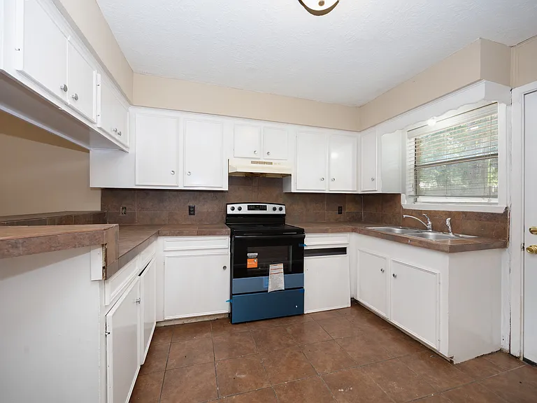 1604 N Roberson St #B — Photo 16