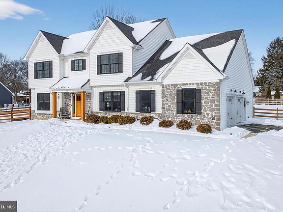 3rd image of 103 E Woods Dr