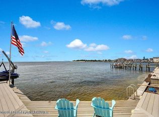 19 Bowsprit Dr, Bayville, NJ 08721