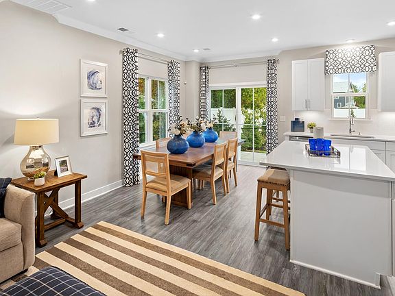 5th image of 1016 Crescent Cove Ln