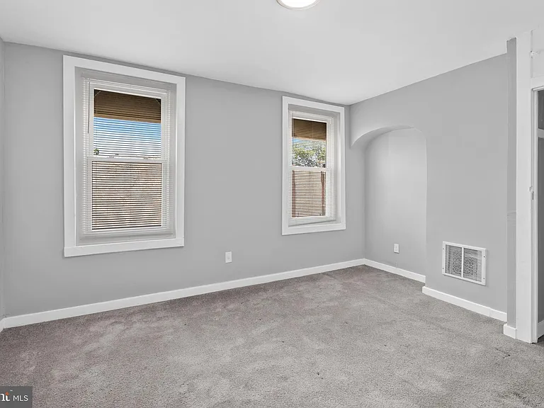 510 E Willard St — Photo 16
