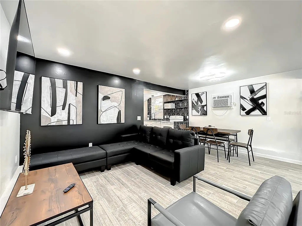 2 bed, 1.0 bath, 500 sqft, $2,300 — Photo 3