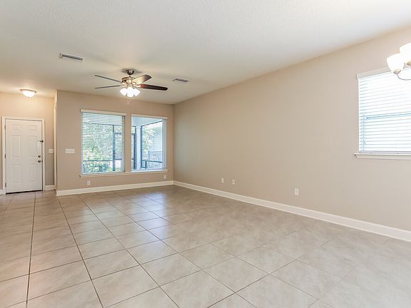 4th image of 210 Ashbury St