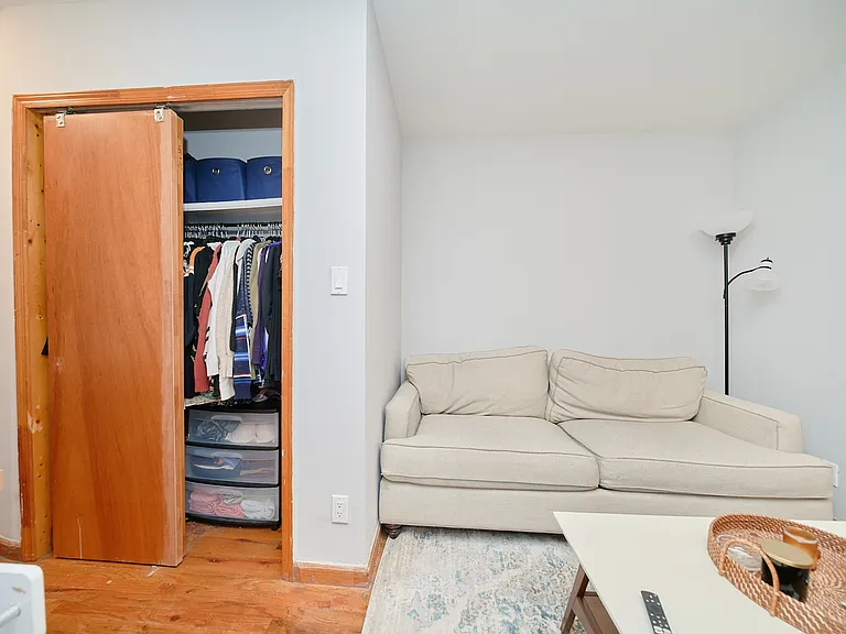 456 9th Ave #6 — Photo 3