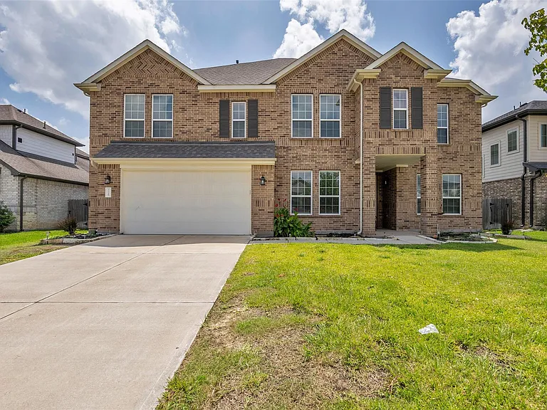 2115 Jitterbug Ln — Photo 1