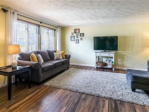 4th image of 4423 Laurel Oak Dr