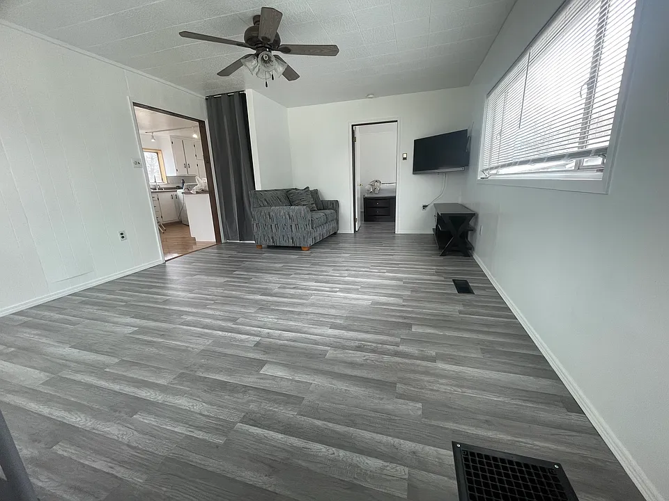 450 Amoretti St