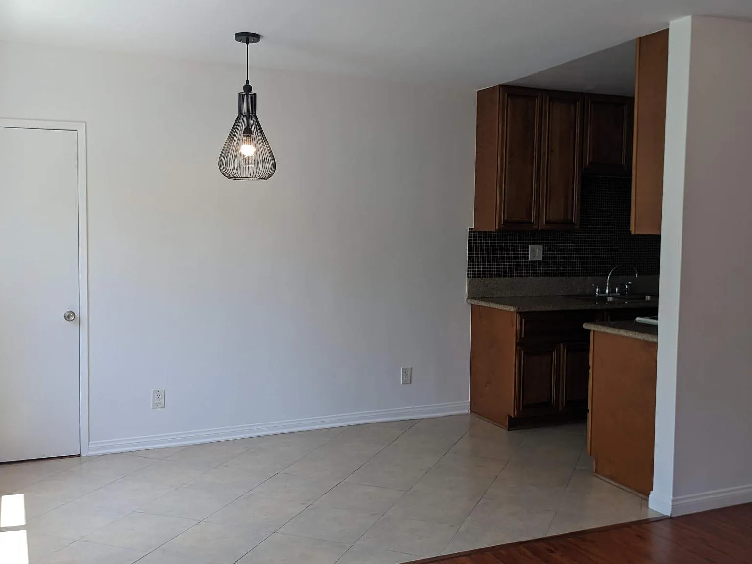 2 bed, 900 sqft, $2,825 — Photo 2