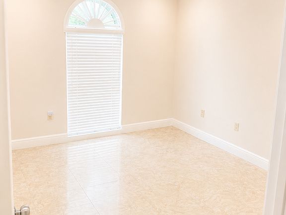 4th image of 431 Aurelia Ave