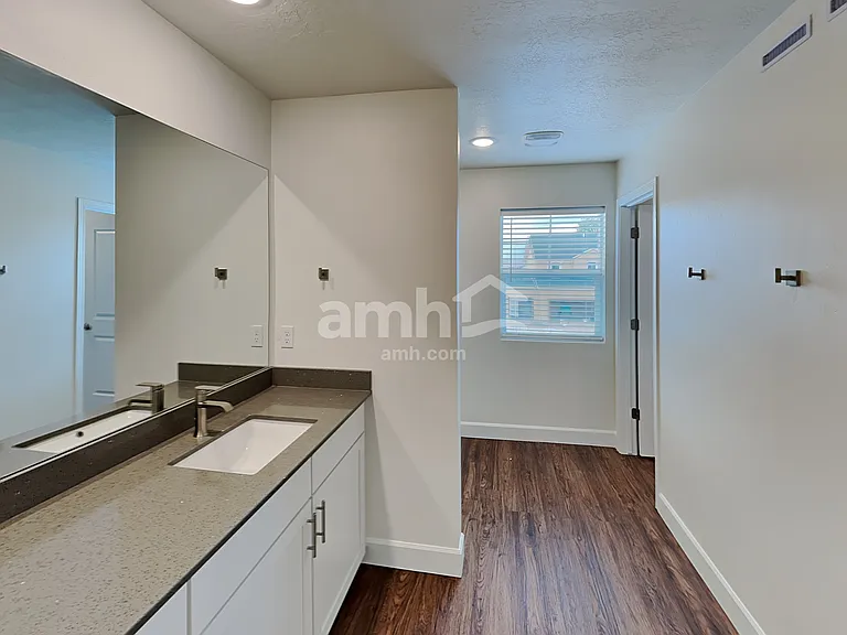 214 N Dry Creek Rd — Photo 13