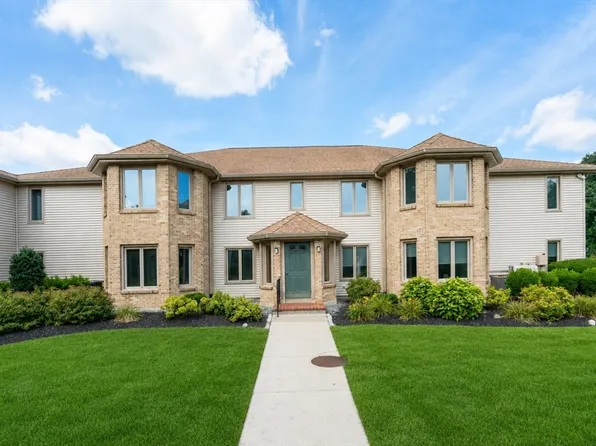 108 Norton Ave APT 22, South Easton, MA 02375