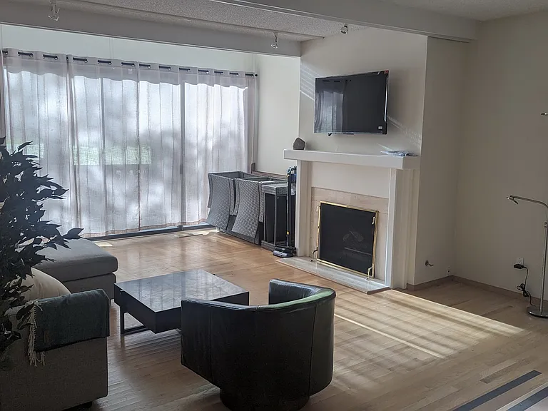 564 Sand Hill Cir — Photo 13