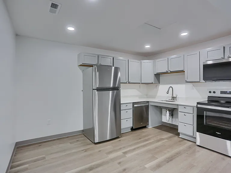 124 Kathleen Dr #1 — Photo 21